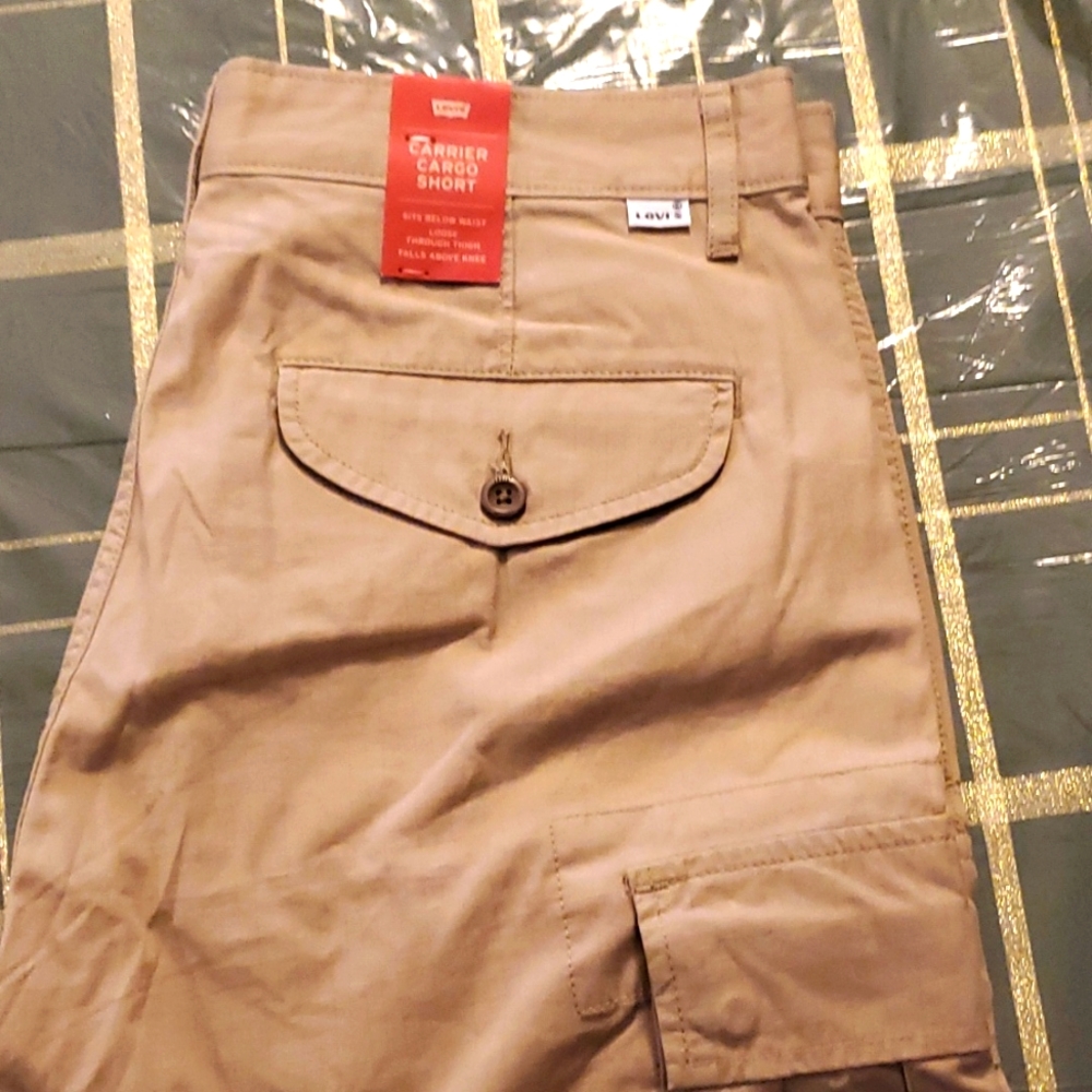 Levis Carrier Cargo Short NWT